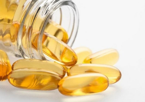 vitamin E trị thâm mụn