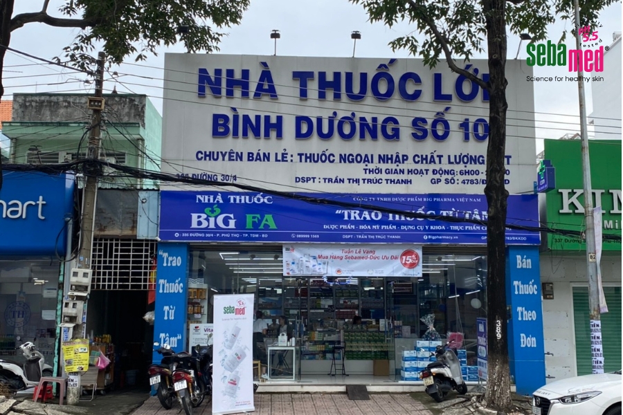 Event soi da, tặng sample, training & tuần lễ vàng sebamed tại chuỗi nhà thuốc lớn bình dương - 3 - sebamed Sebamed được nhà thuốc ưu ái chiếm trọn mặt tiền